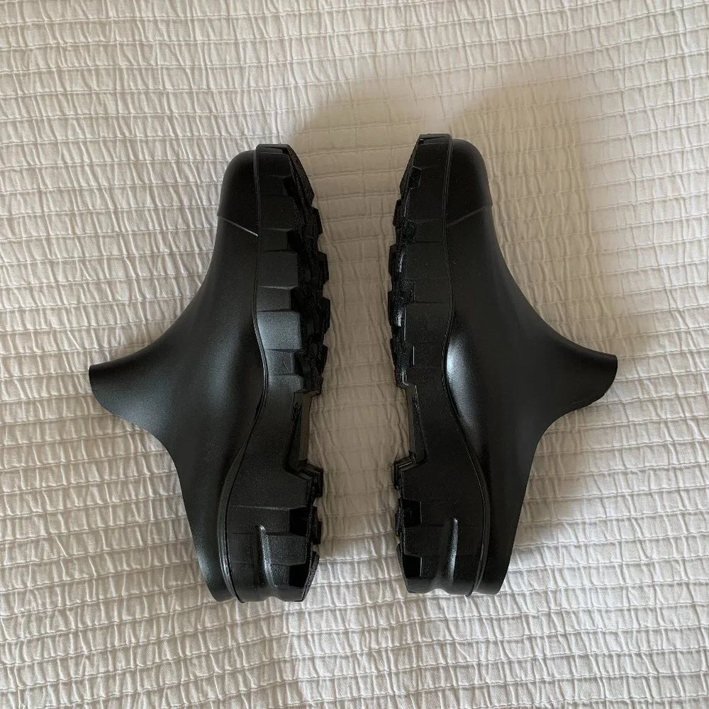 NFS - Brand new never worn Original Chillbies, Size 10 (women), Size 8 (mens) - Picture 1 of 6